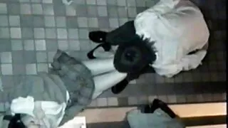 نوجوان اور خوبصورت سنہرے بالوں والی kneels کرنے کے سکسی فلم ویدیو لئے نیچے کام اس کے پریمی