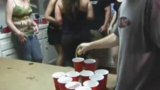 سینگ brunette Lizzy سٹائل ہے ، بستر پر بندھے ہوئے اور گڑبڑ فلم سکس فلم ہارڈ